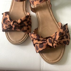 Brand new cheetah print Bamboo sandals